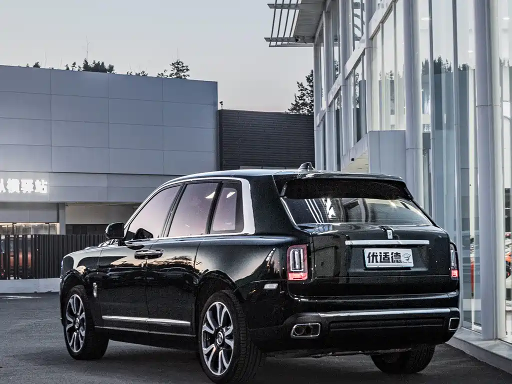 Rolls-Royce Cullinan 2018 мест