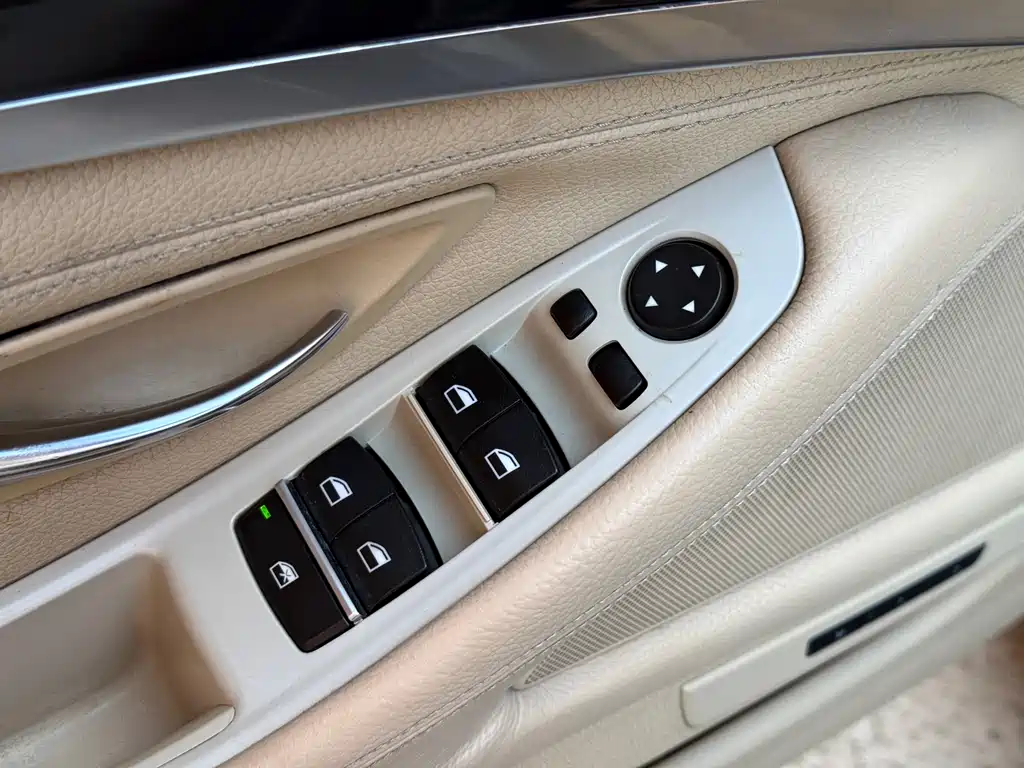 BMW 5 Series 5 2011 523Li Lead