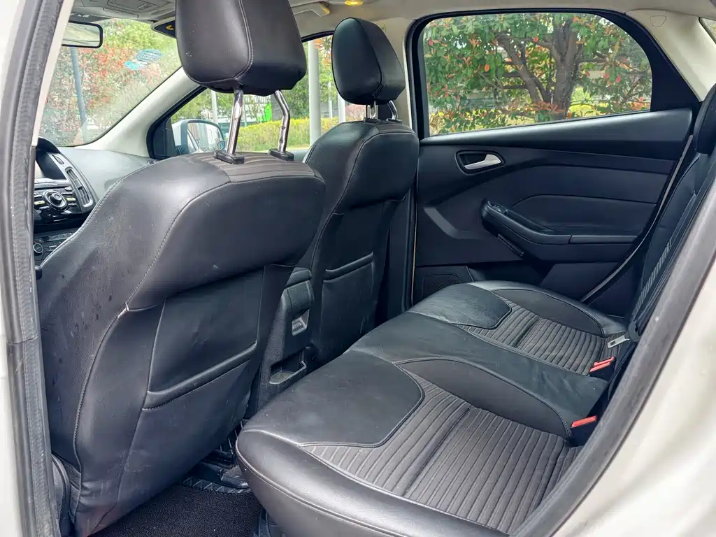 Ford Focus Sedan EcoBoost 125 Auto Super Elegant Type, фото 12