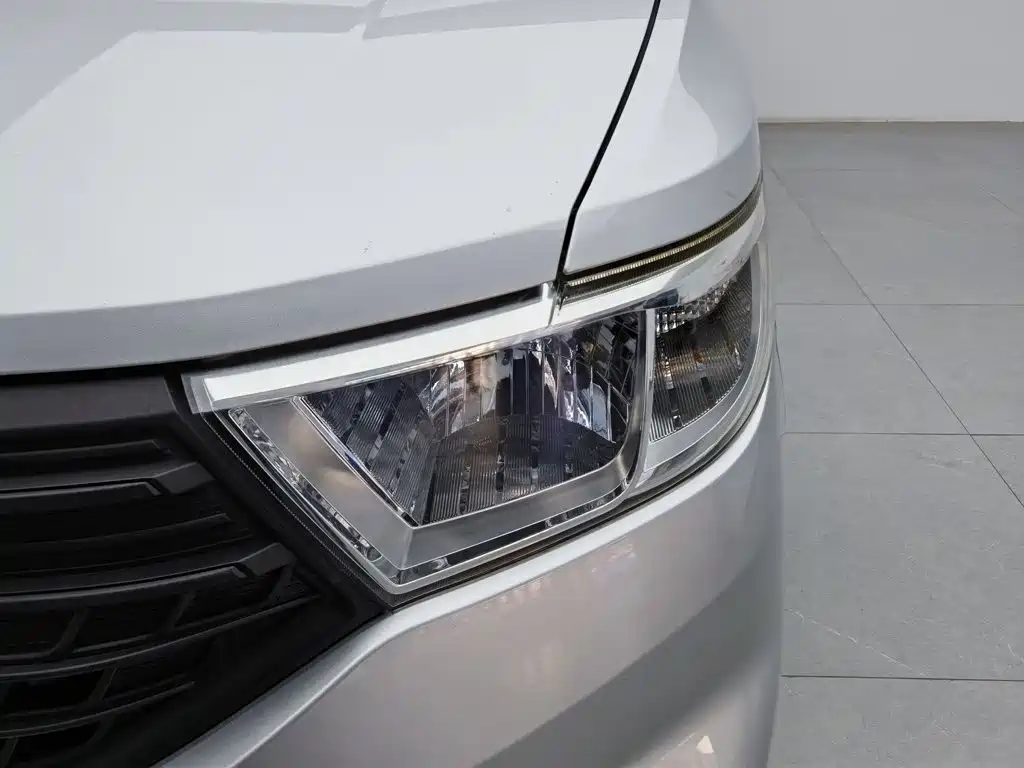 Wuling Hongguang V — миниатюра 7