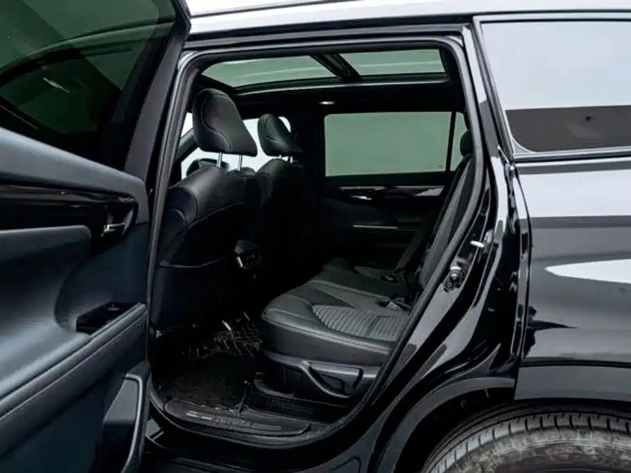 Toyota Crown Kluger — миниатюра 18