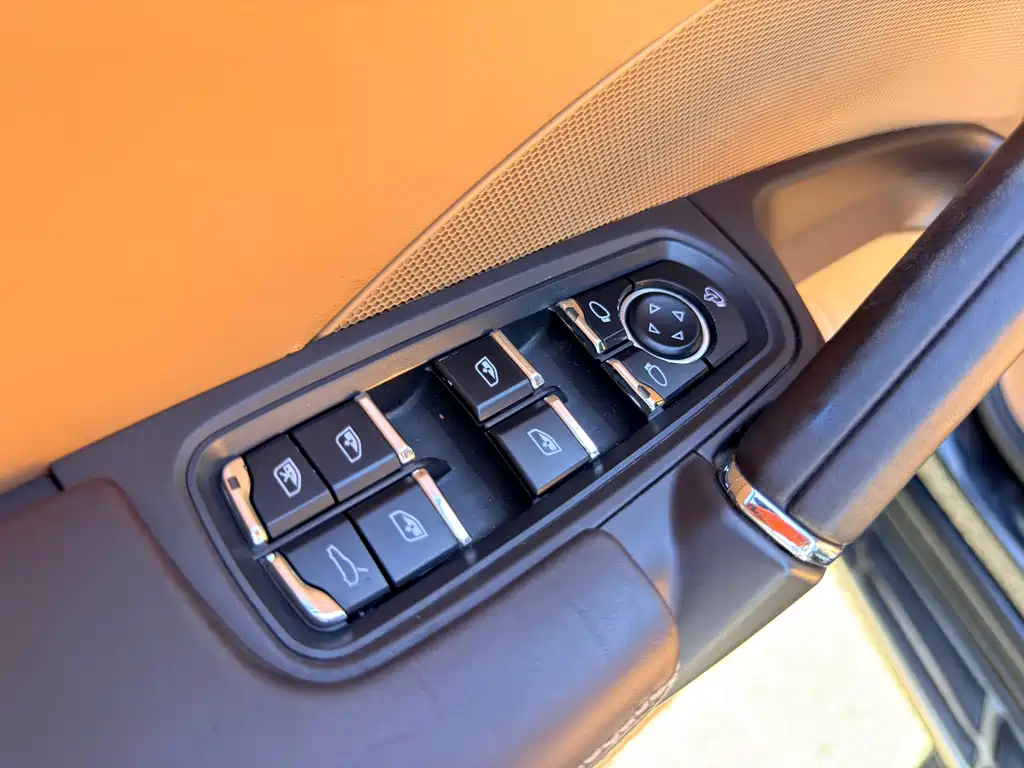 Porsche Cayenne — миниатюра 17
