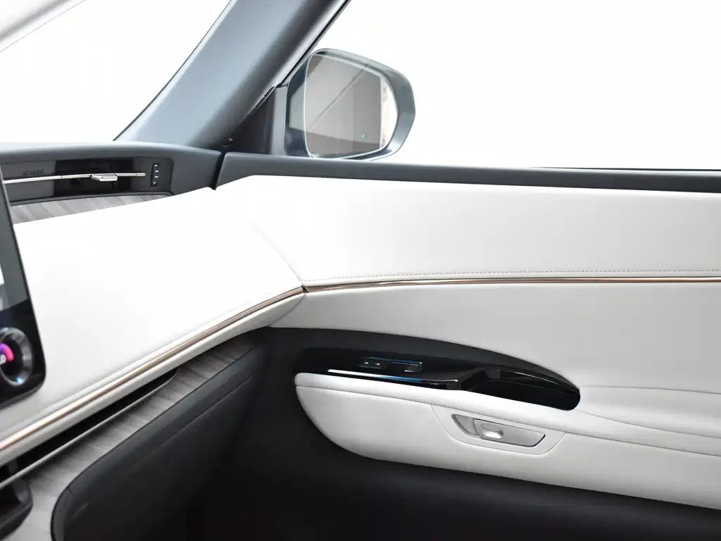 Lexus LM 2023 350h мест