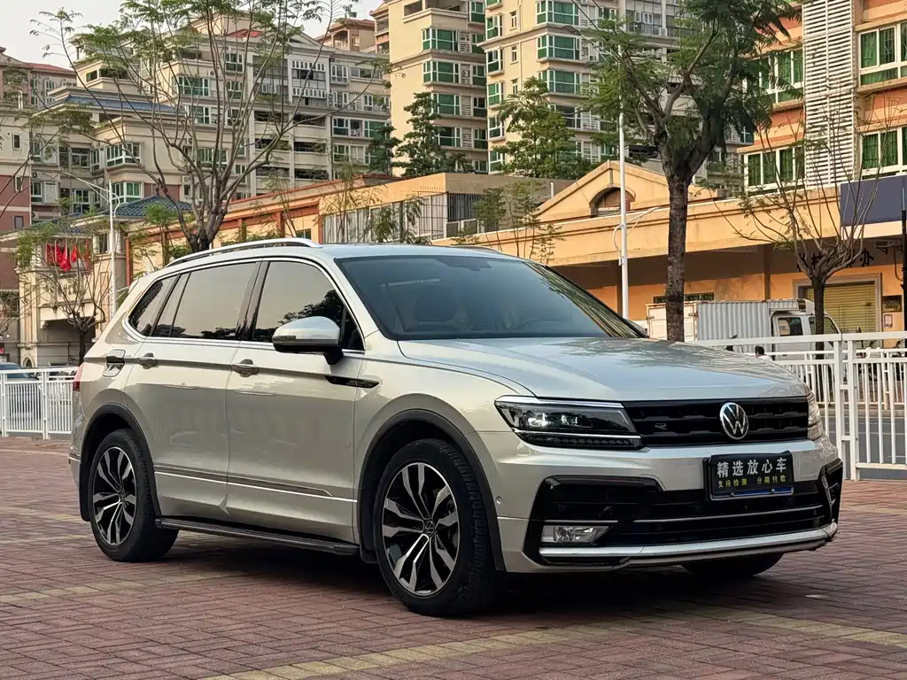 Volkswagen Tiguan L L 2021 380TSI AT R-Line 7 мест