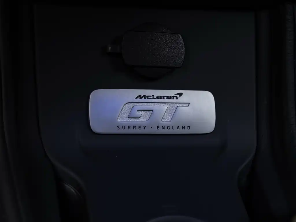 MCLAREN GT