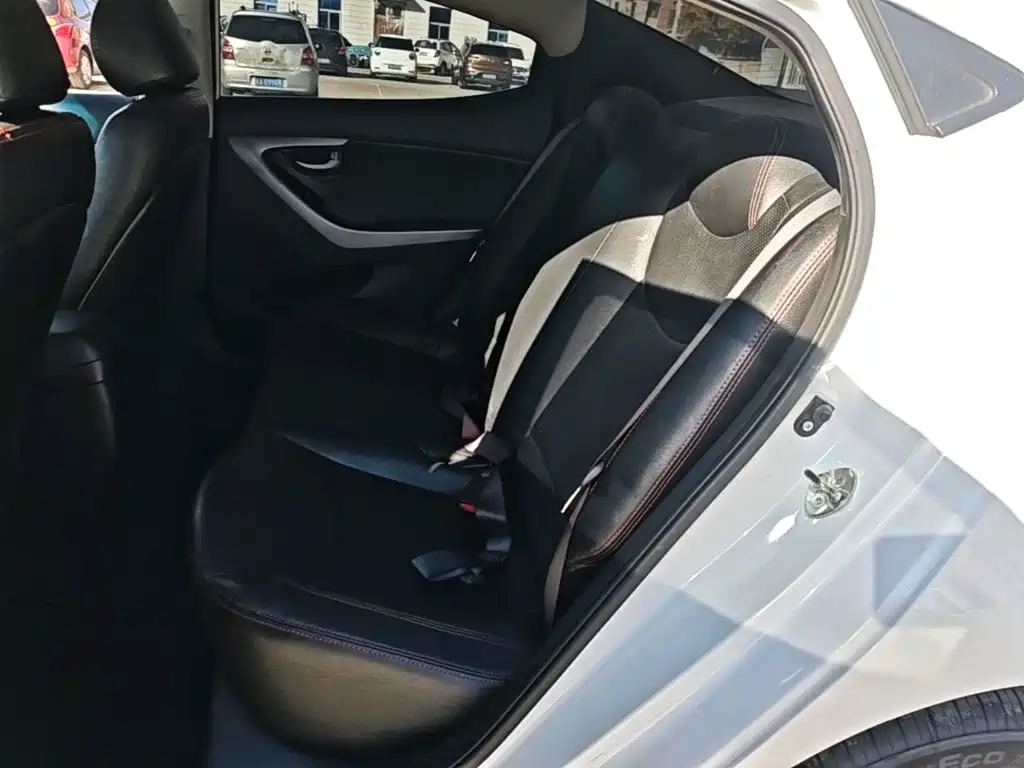 Hyundai Elantra Langdong — миниатюра 17