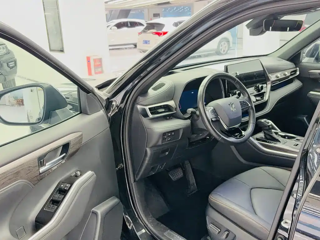 Toyota Crown Kluger 2024 2.5L HEV Luxury
