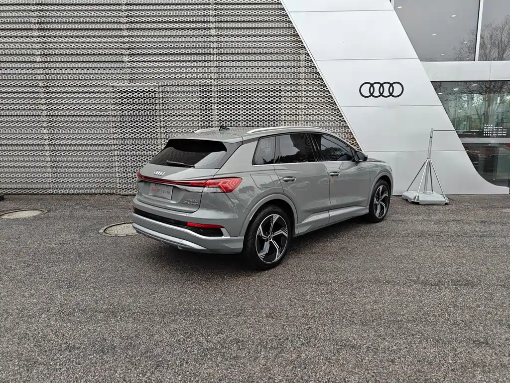 AUDI Q4 E TRON