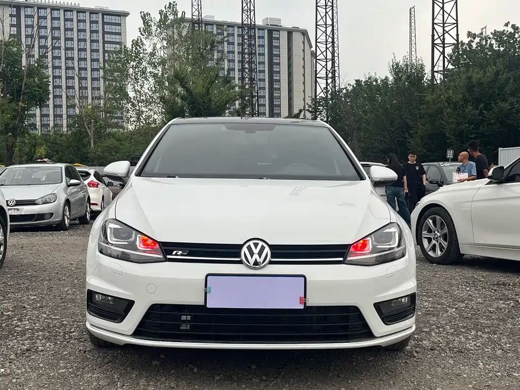 VOLKSWAGEN GOLF