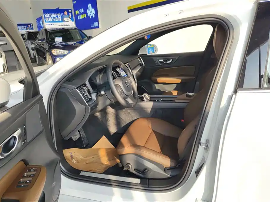 Volvo S60 2026 B4 Luxury