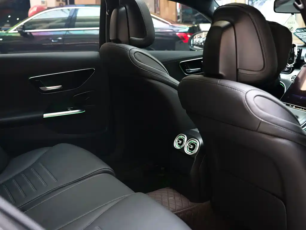 Mercedes-Benz C-Class — миниатюра 8