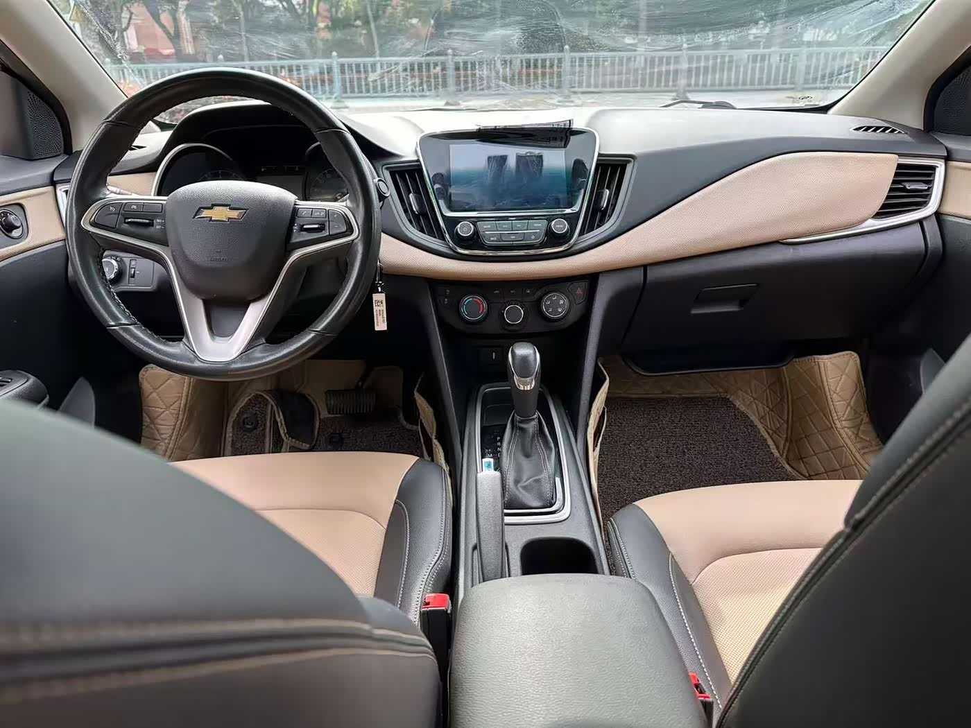 Chevrolet Monza 1.5 л 2021 г. красный/фиолетовый, пробег 50000 км
