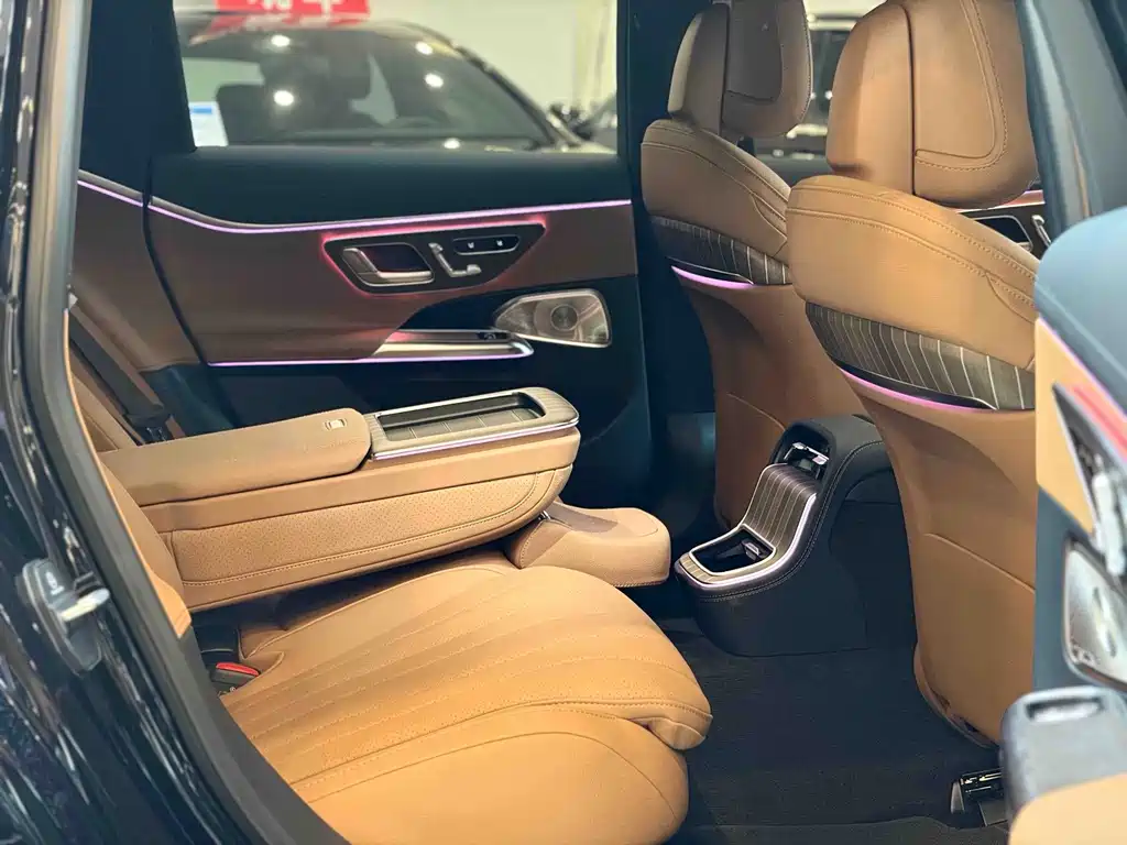 Mercedes-Benz E-Class — миниатюра 13