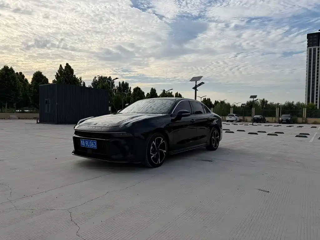 Купить Lynk & Co 03