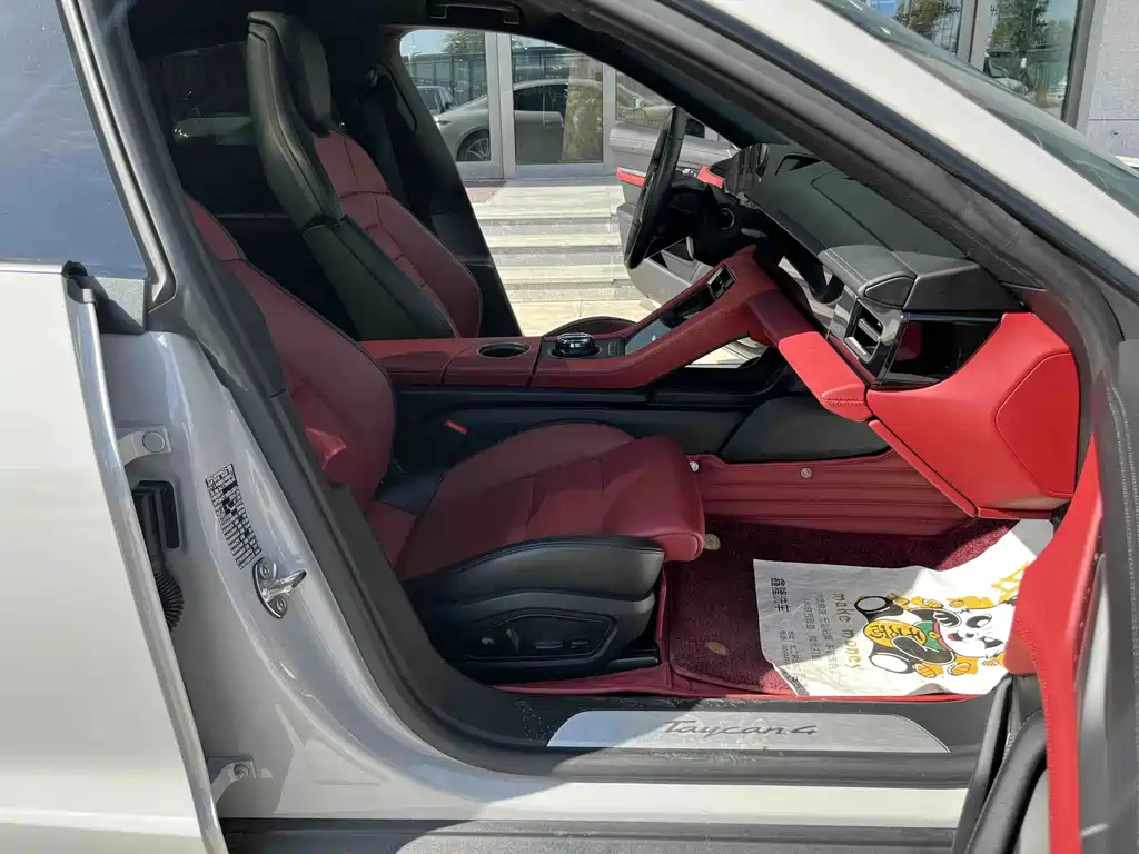 Porsche Taycan — миниатюра 7