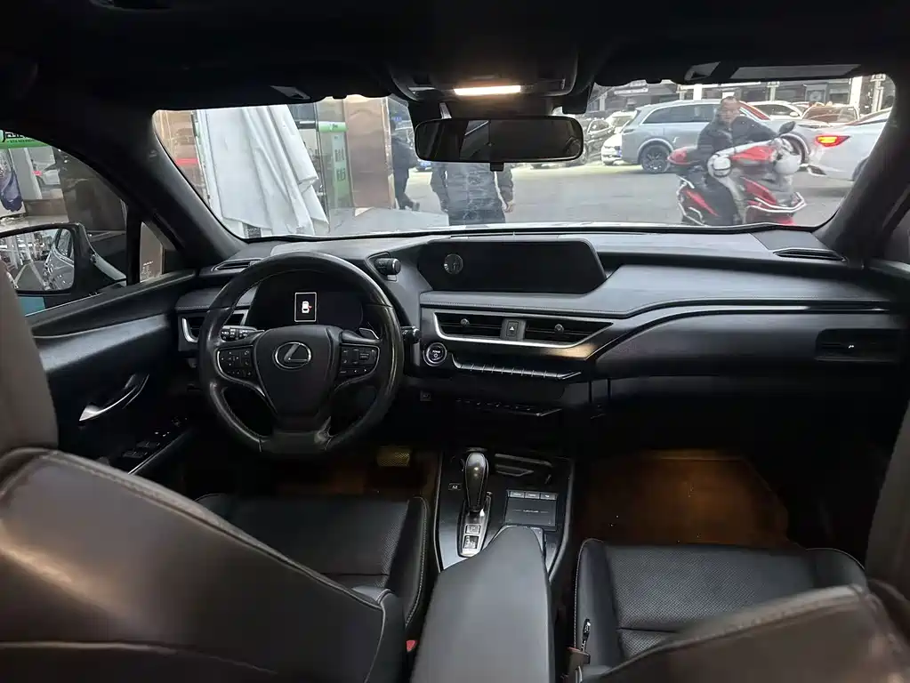 Lexus UX New Energy — миниатюра 7
