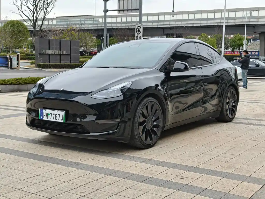 TESLA MODEL Y