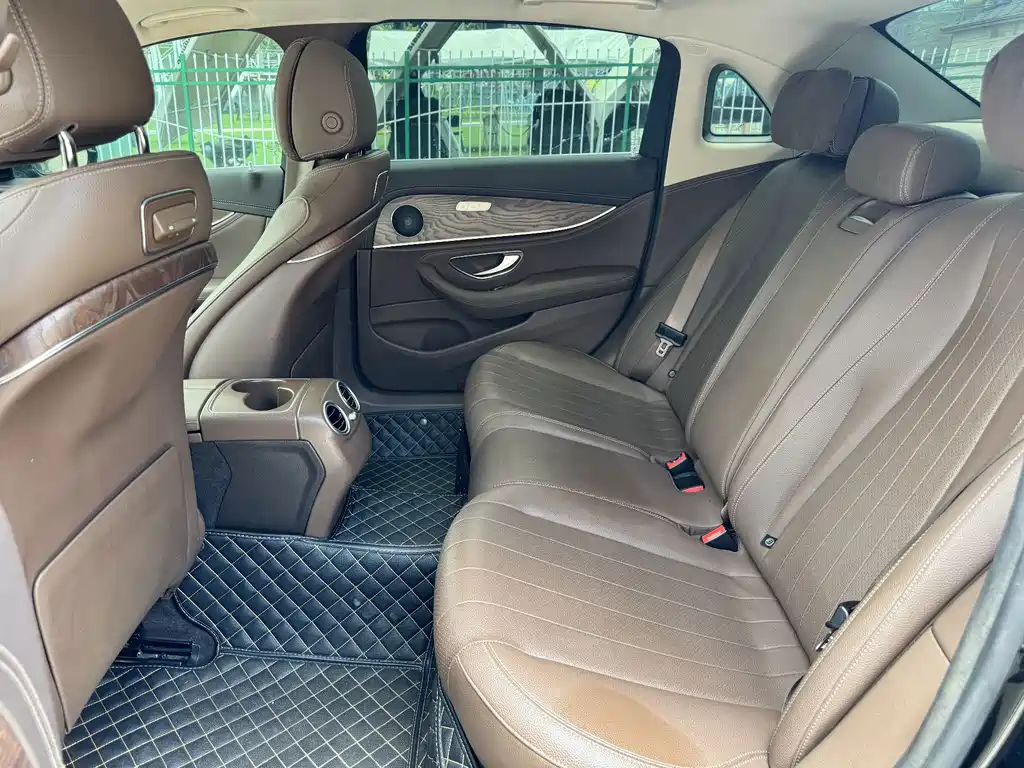 Mercedes-Benz E-Class — миниатюра 15