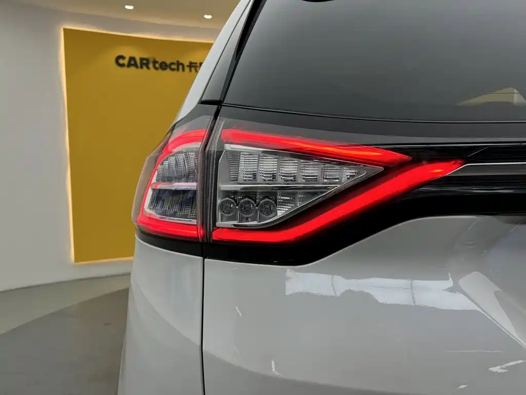Ford Edge — миниатюра 9