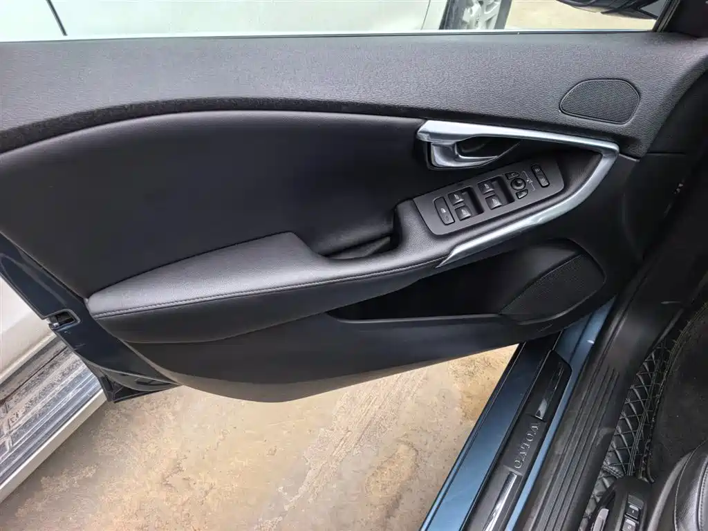Volvo V40 2014 2.0T
