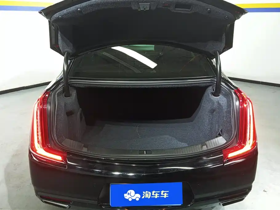 CADILLAC XTS