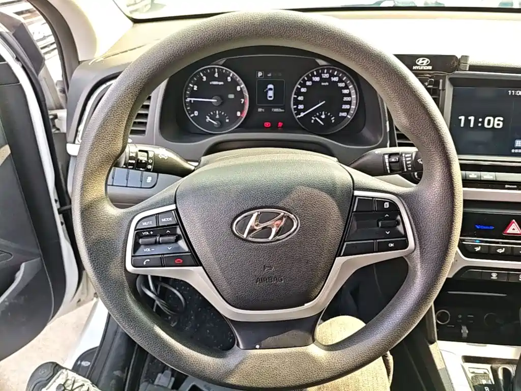 Hyundai Elantra — миниатюра 11