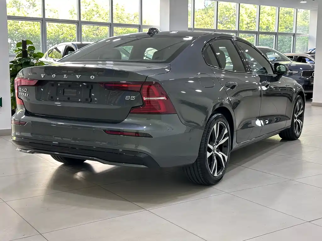 Volvo S60 2026 B5 Sport