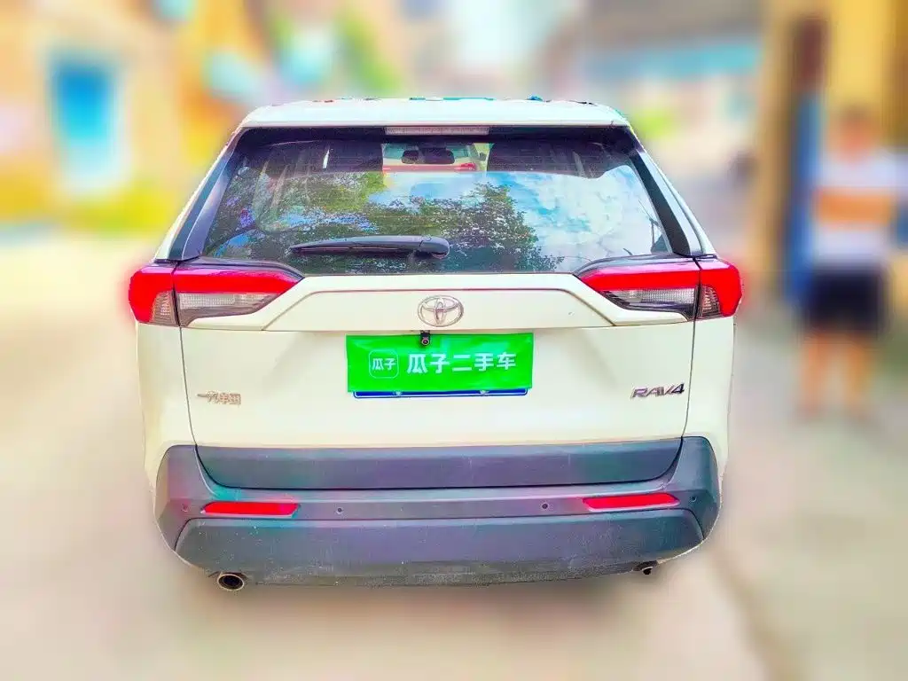 Toyota RAV4 — миниатюра 3
