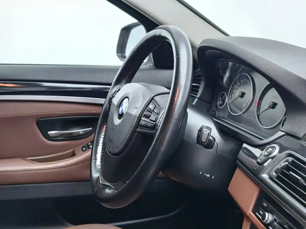 BMW 5 Series (Import) — миниатюра 22