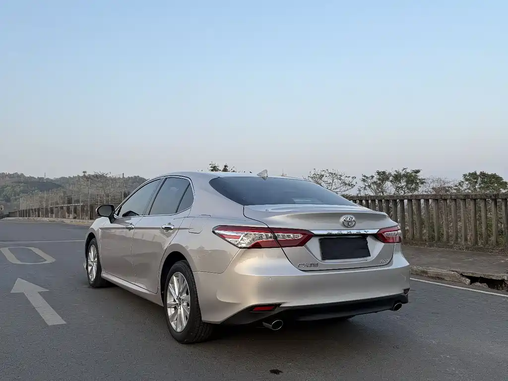 TOYOTA CAMRY