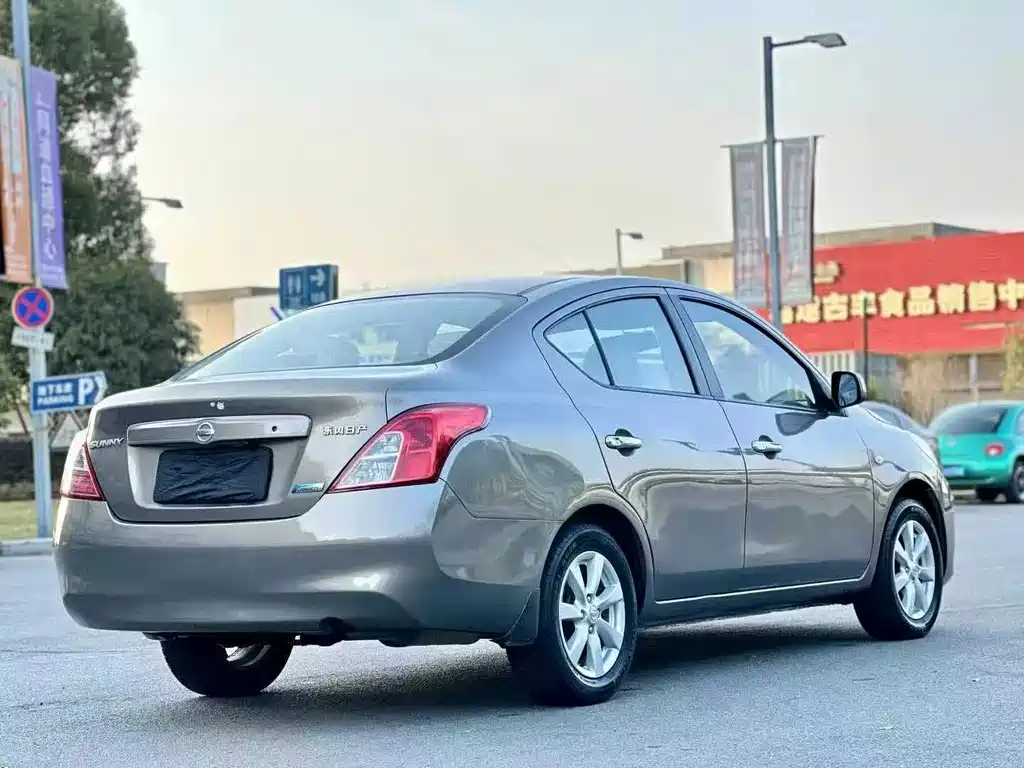 Nissan Sunny — миниатюра 4