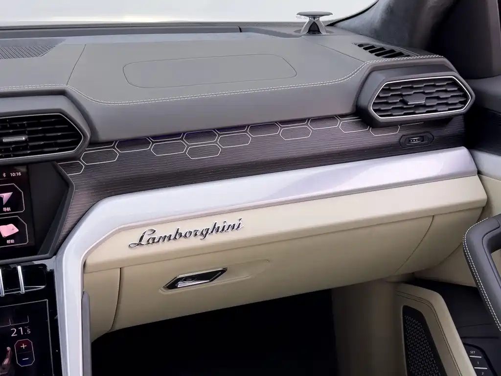 Lamborghini Urus — миниатюра 28