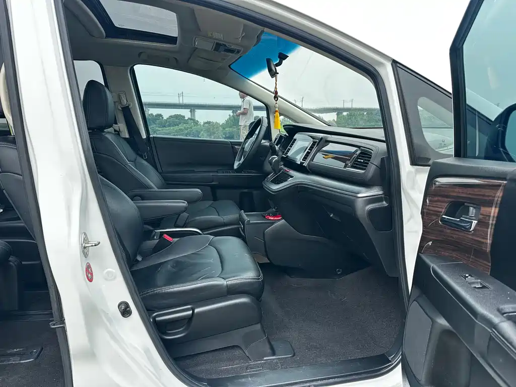 Honda Elysion 2016 2.4L Comfort