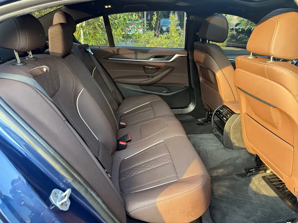 BMW 5 Series — миниатюра 15