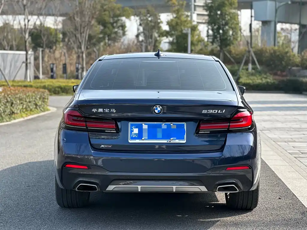 BMW 5 SERIES