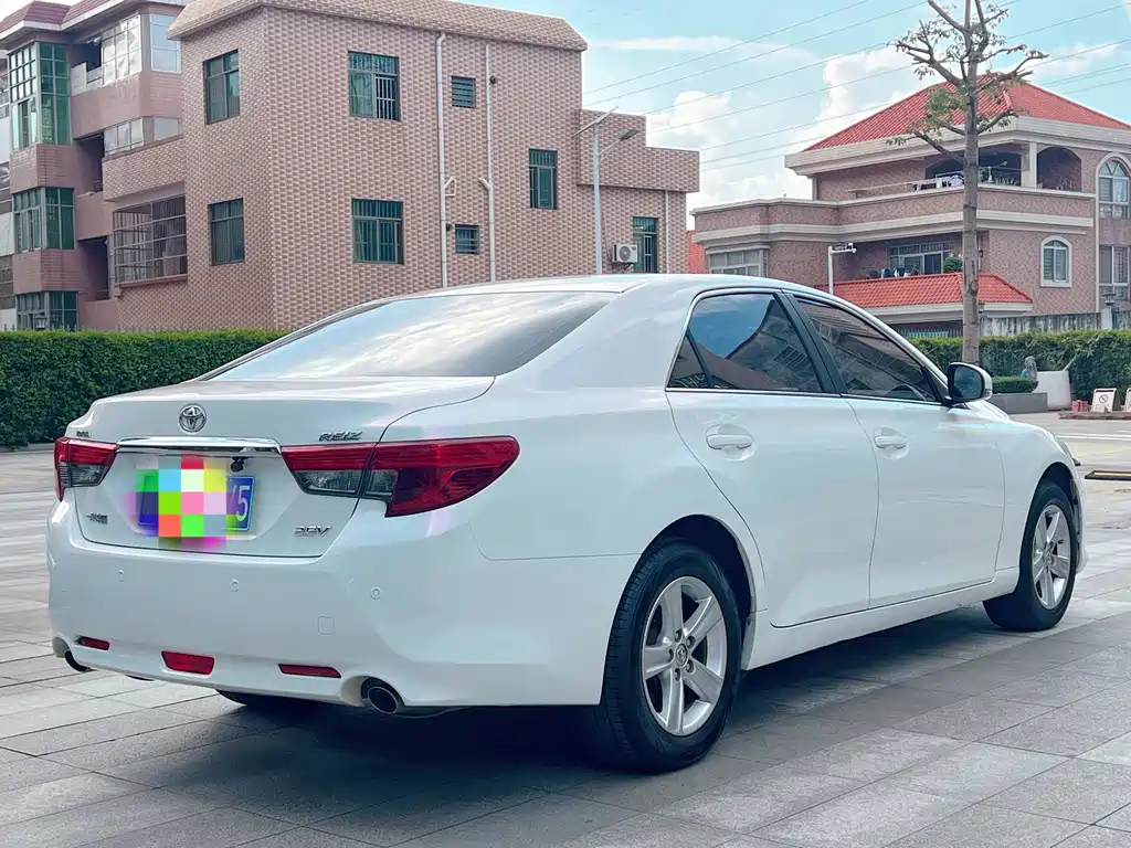 Toyota Reiz — миниатюра 4