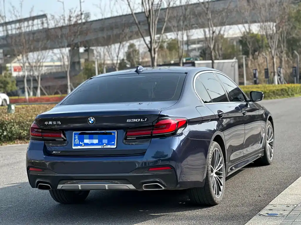 BMW 5 SERIES