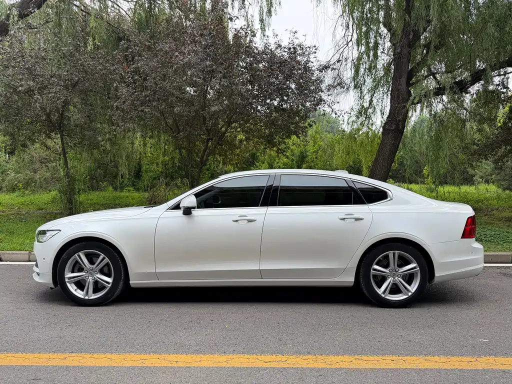 Volvo S90 2018 T4