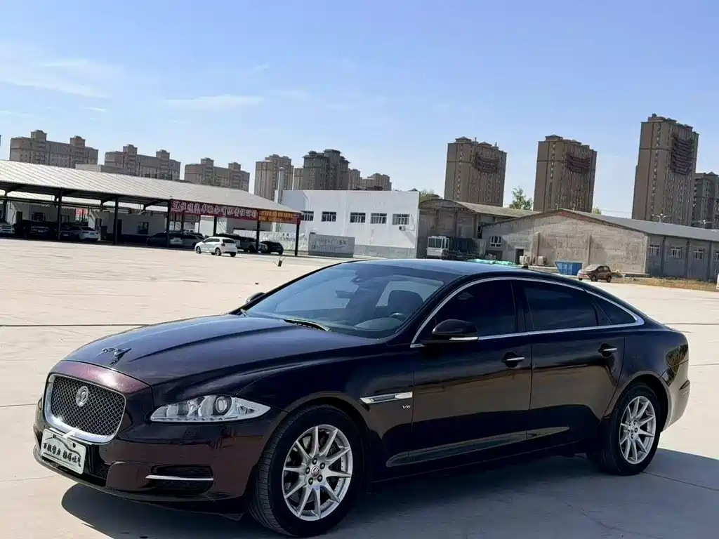 Jaguar XJ