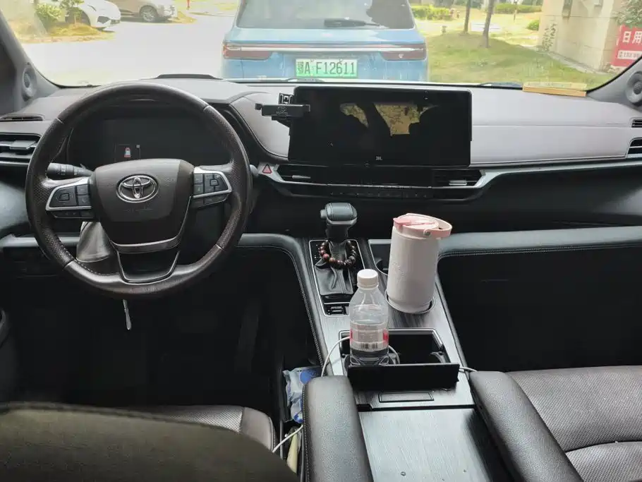 Toyota Sienna — миниатюра 12