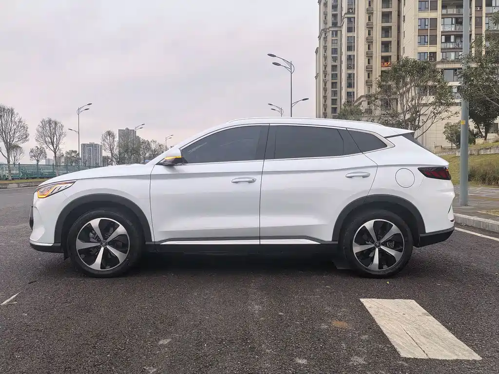 BYD PLUS New Energy — миниатюра 4
