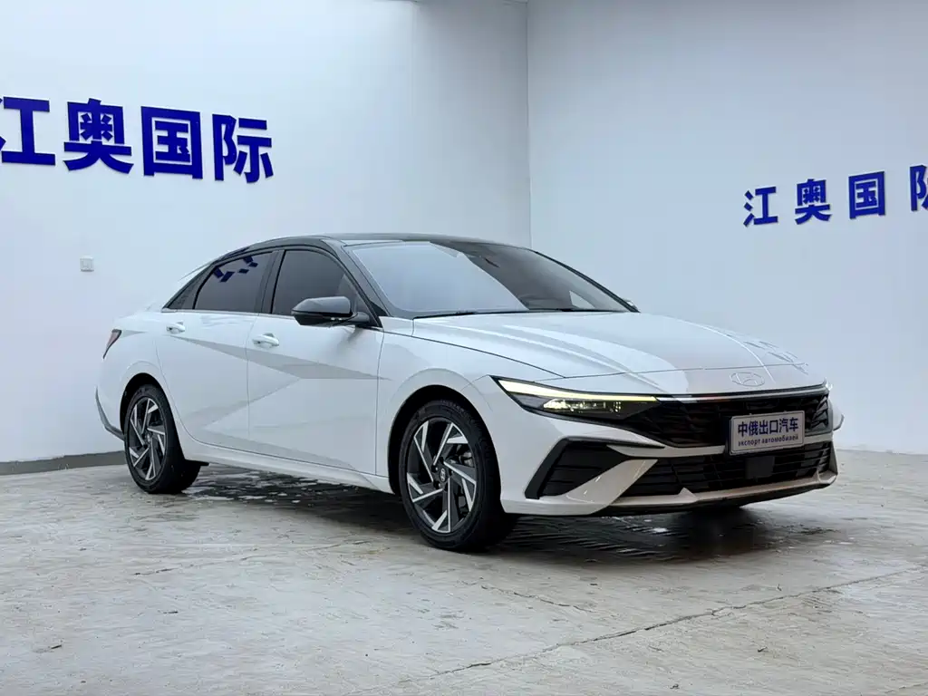 Hyundai Elantra 2023 1.5L CVT LUX Luxury