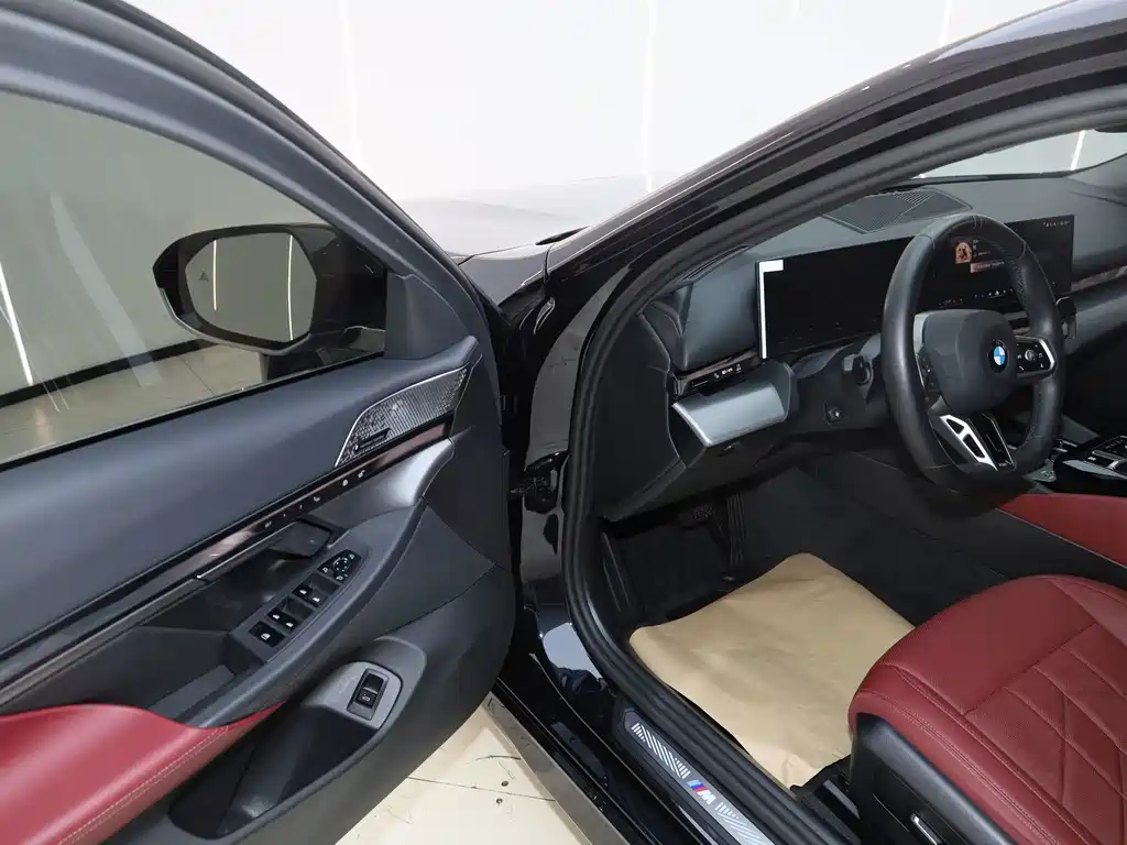 BMW 5 Series — миниатюра 11