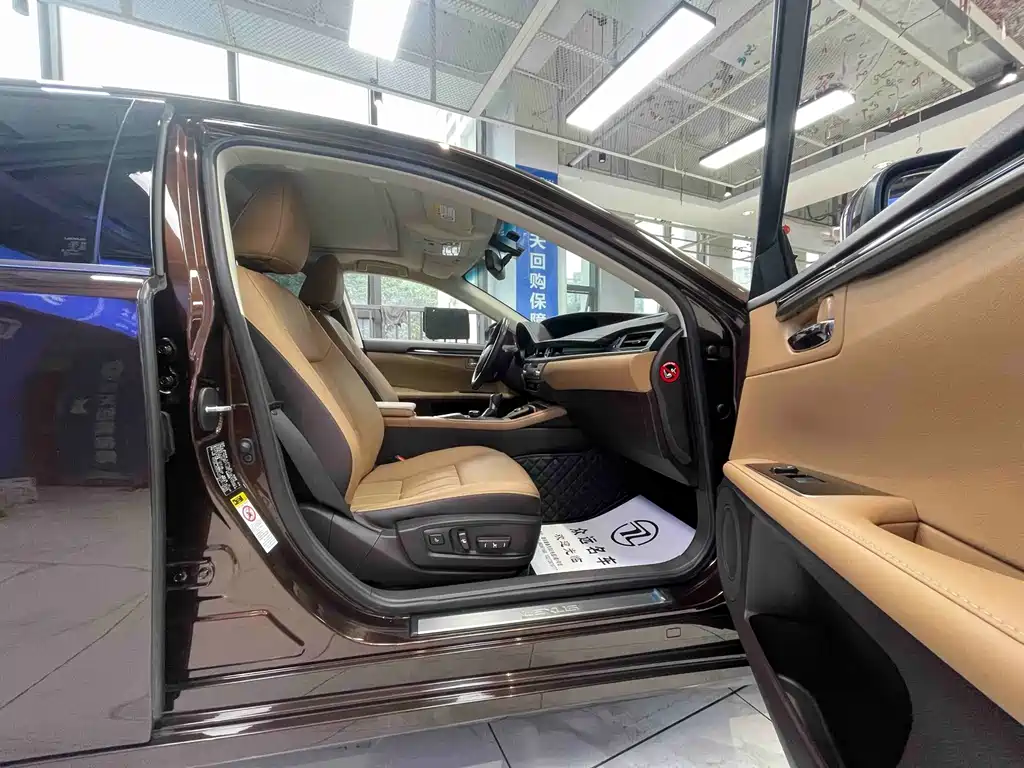 Lexus ES — миниатюра 10