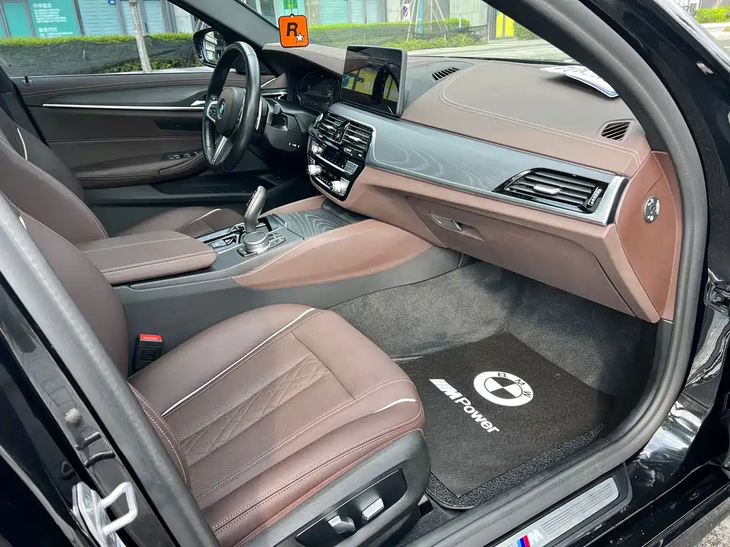BMW 5 Series — миниатюра 11