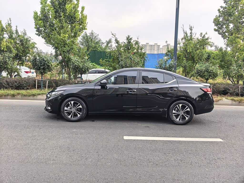 Nissan Sylphy 1.6 л 2022 г. Чёрный, пробег 16400 км