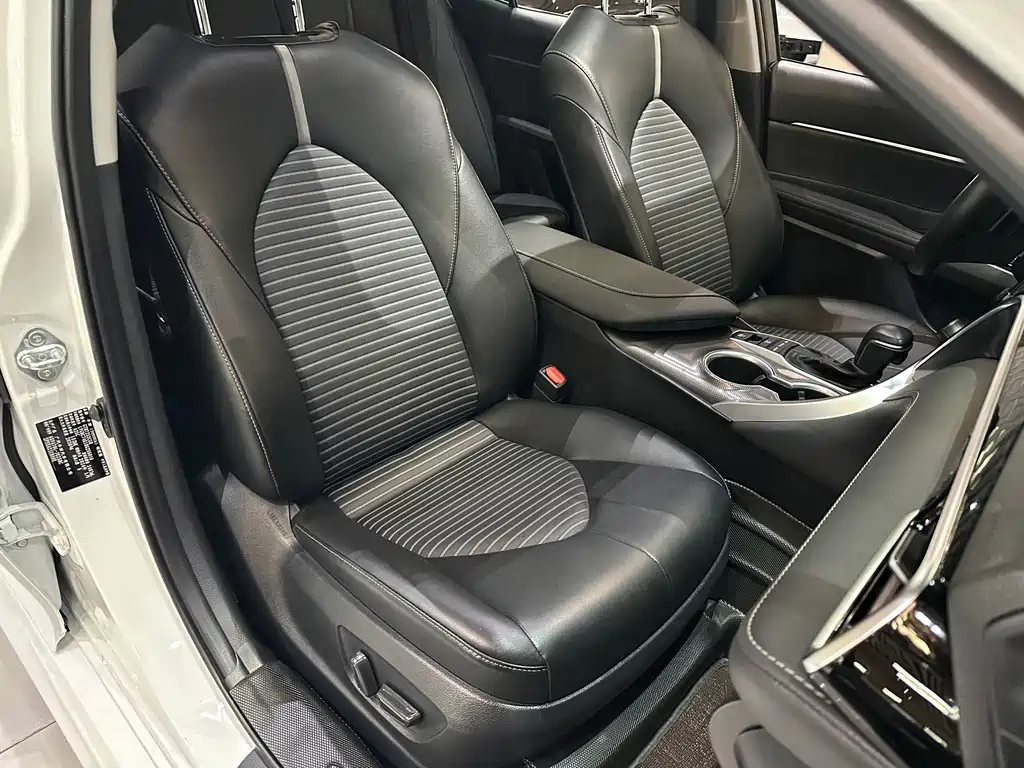 Toyota Camry — миниатюра 12