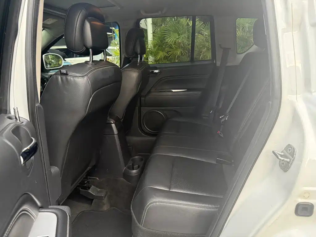 Jeep Compass (Import) — миниатюра 9