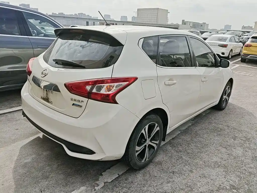 Nissan Tiida — миниатюра 7