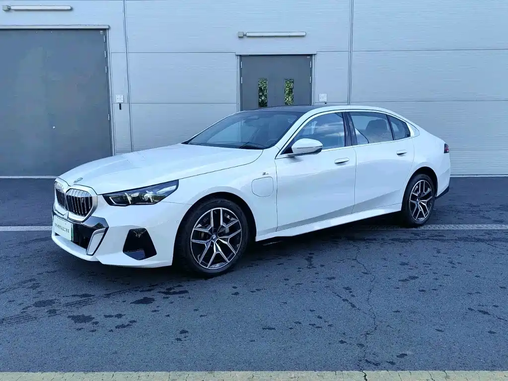 BMW i5